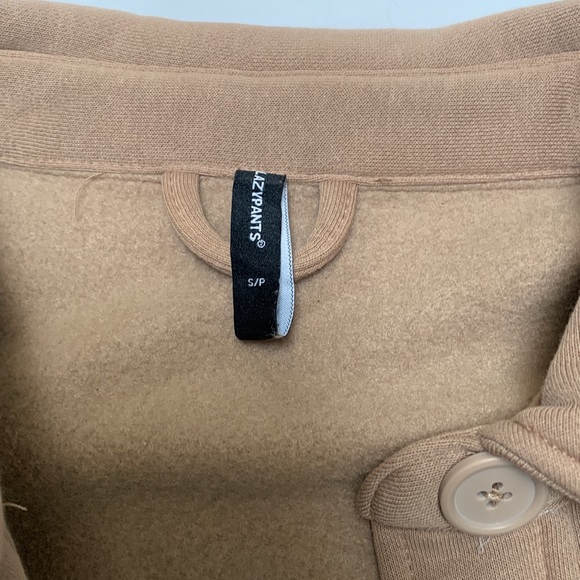 Brand new shacket. Just not my colour. - Picture 2 of 4